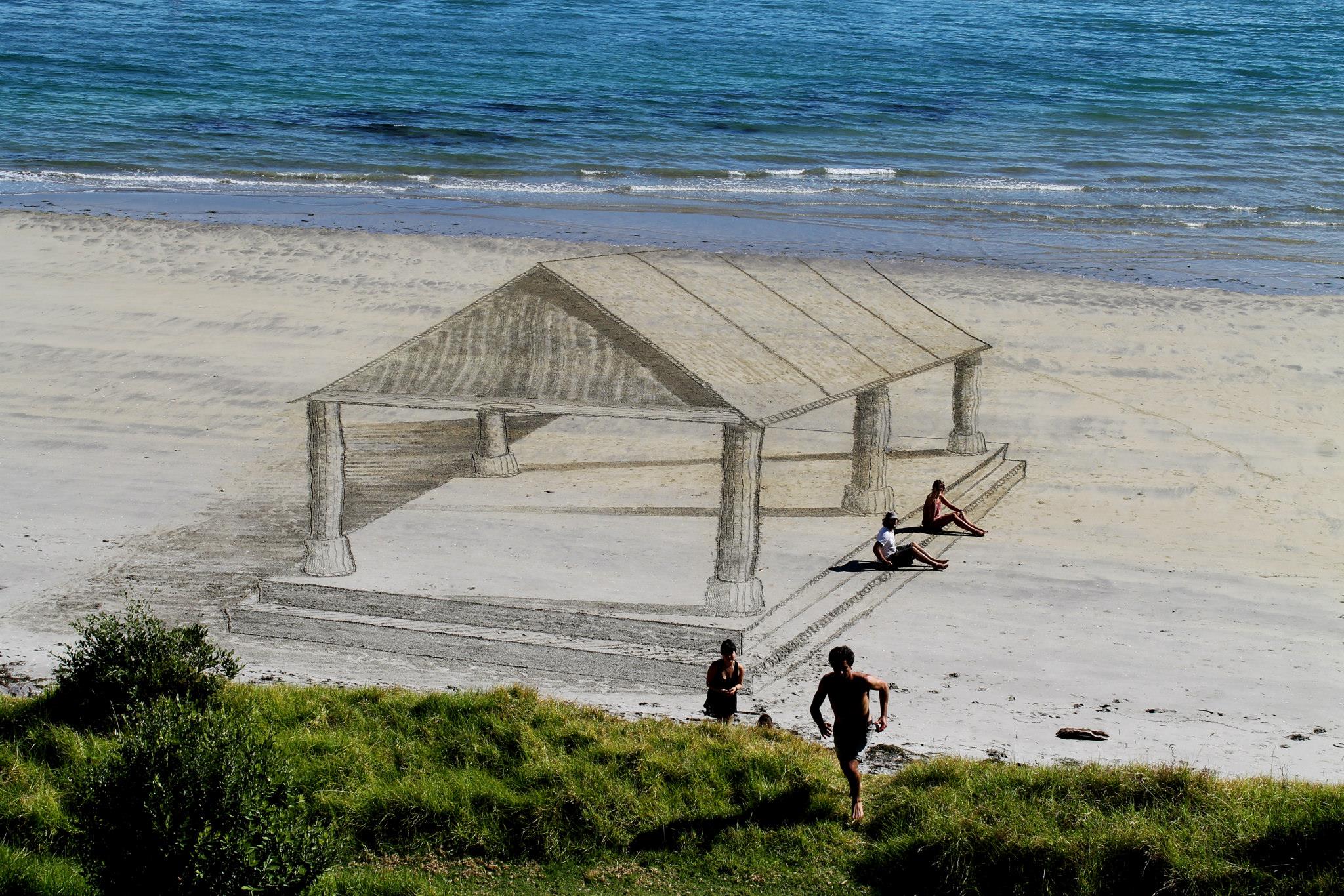 These mind-blowing optical illusions are sand art — until tide washes them  away