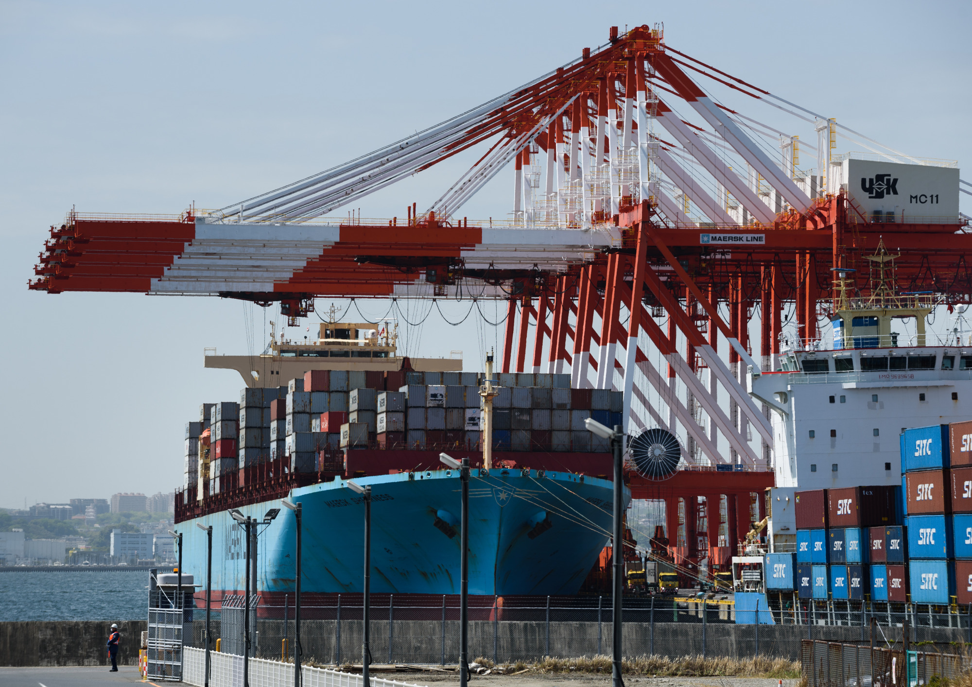 Japan Export Growth Stalls As Trade-War Risks Cloud Outlook - Bloomberg