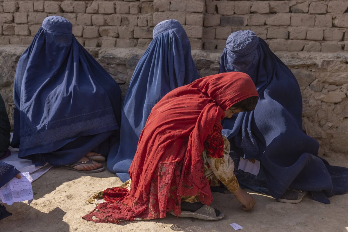 Taliban Minister Blames Sanctions For Restrictions On Women In taliban-minister-blames-sanctions-for-restrictions-on-women-in