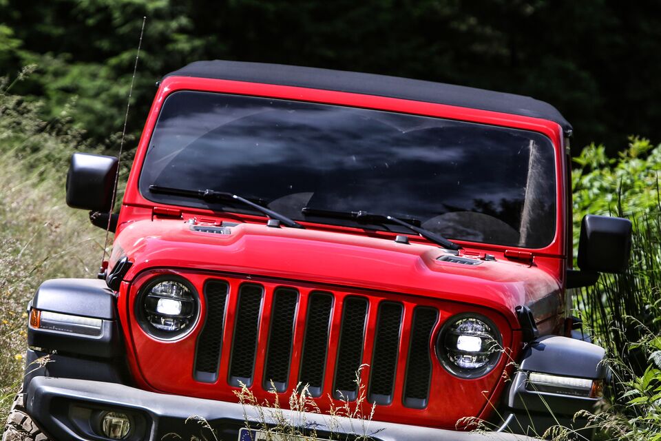 Jeep Wranglers Pile Up At Dealers, Signal Risk For Detroit - Bloomberg