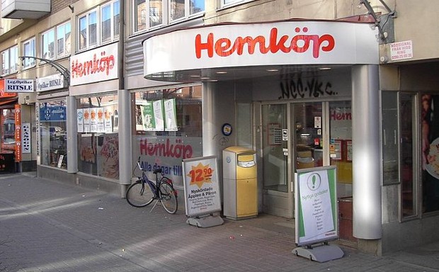 The Swedish grocery chain Hemkop will donate food to the charity-run supermarket.