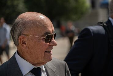 Tottenham Owner Joe Lewis Surrenders in Insider Trading Case