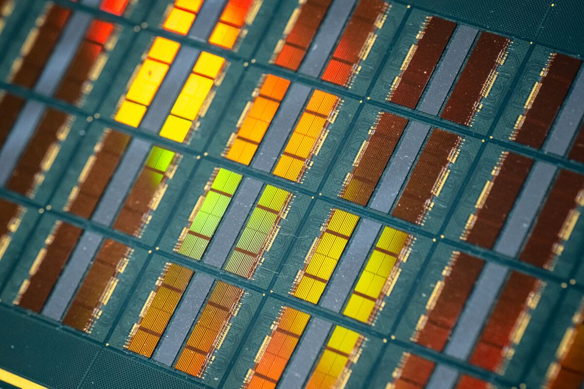 Memory Stock Valuations Spark Debate Over ‘Supercycle’ Potential