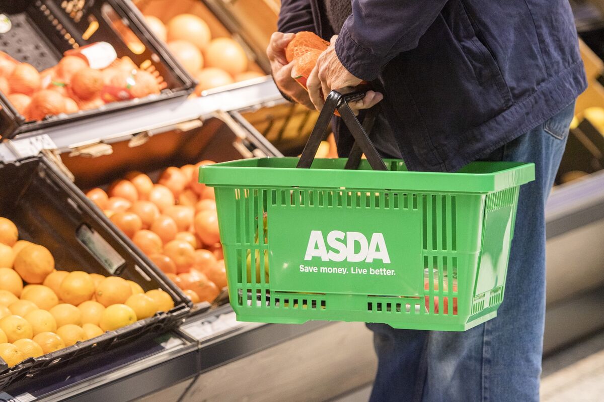 UK Supermarket Default Risk Surges Near Records on Pound Selloff