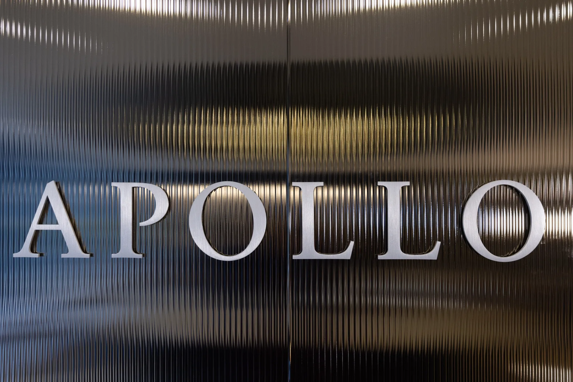 Apollo Invests in Fintech to Boost Service for Private Markets - Bloomberg