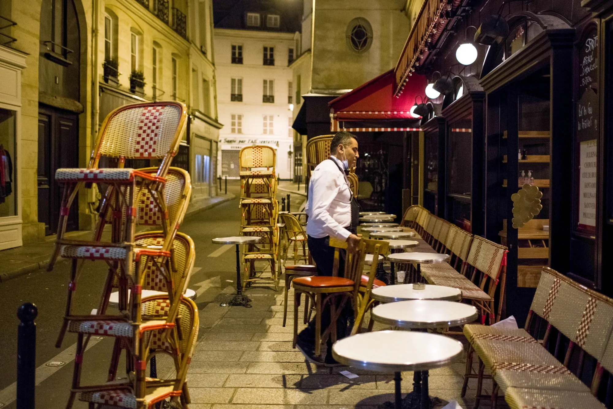 Closing time at a restaurant,&nbsp;ahead of a national lockdown, in Paris, on Thursday.