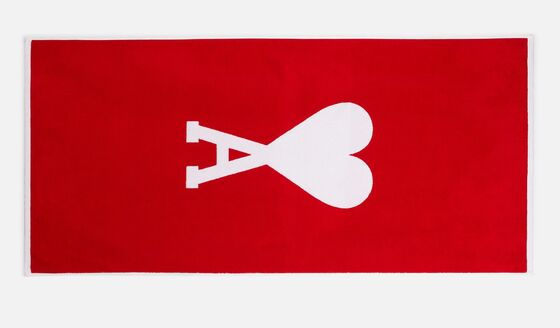 Summer Will Be Better When You Score a Sumptuous Beach Towel