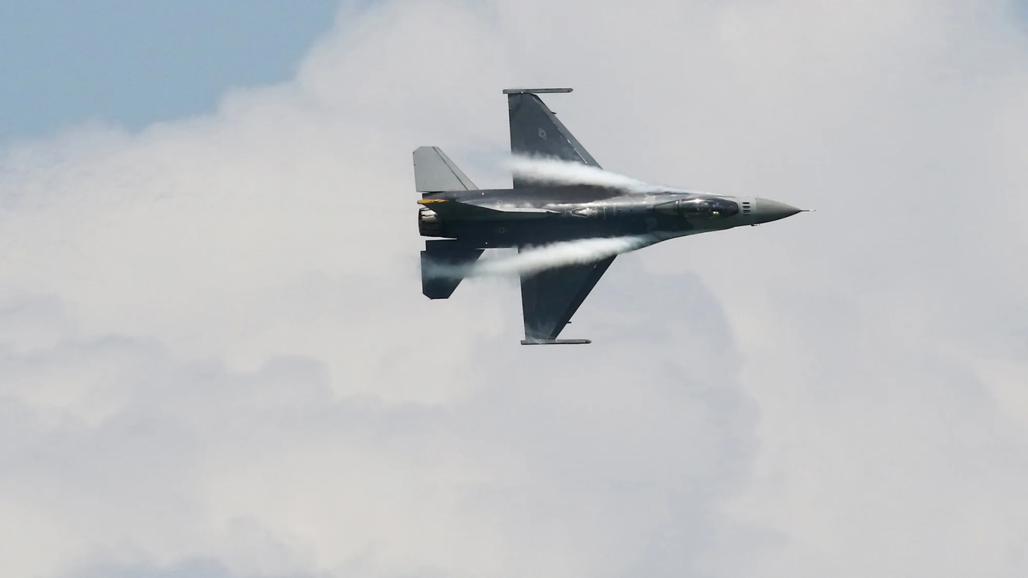 A U.S. Air Force F16 Fighting Falcon jet developed by Lockheed Martin Corp. maneuvers during an aerobatic flying display at the Singapore Airshow held at the Changi Exhibition Centre in Singapore, on Tuesday, Feb. 16, 2016. The world's largest defense contractor has great partnerships with countries across Asia, according to Vice President Doug Greenlaw.
