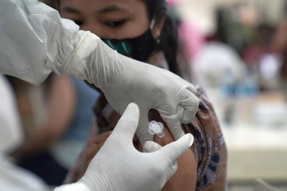 Indonesia to Punish Those Who Refuse to Take Covid-19 Vaccine