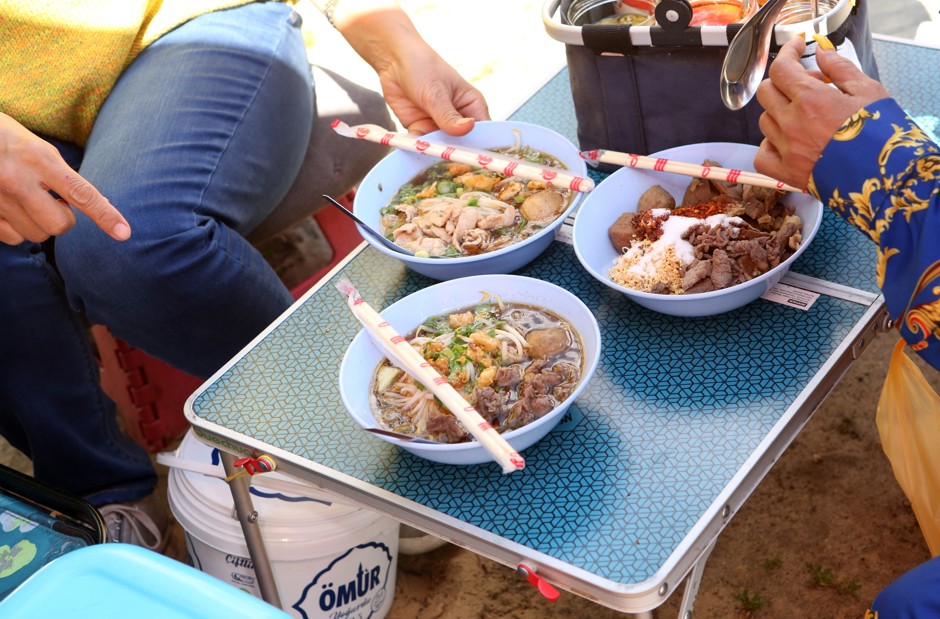 Customers prepare to eat pork and beef soup in Berlin's Thaipark.