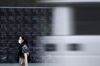 Japan Stocks Look to Cap Fourth Weekly Gain After Rate Decisions