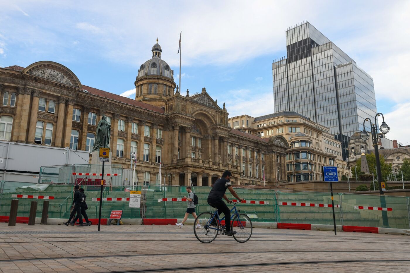 Equal-Pay Claims That Broke Birmingham Set To Spread Across UK - Bloomberg