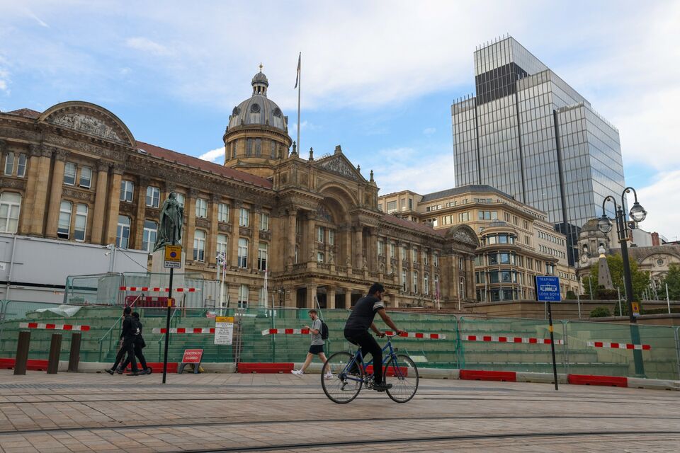 Equal-Pay Claims That Broke Birmingham Set To Spread Across UK - Bloomberg