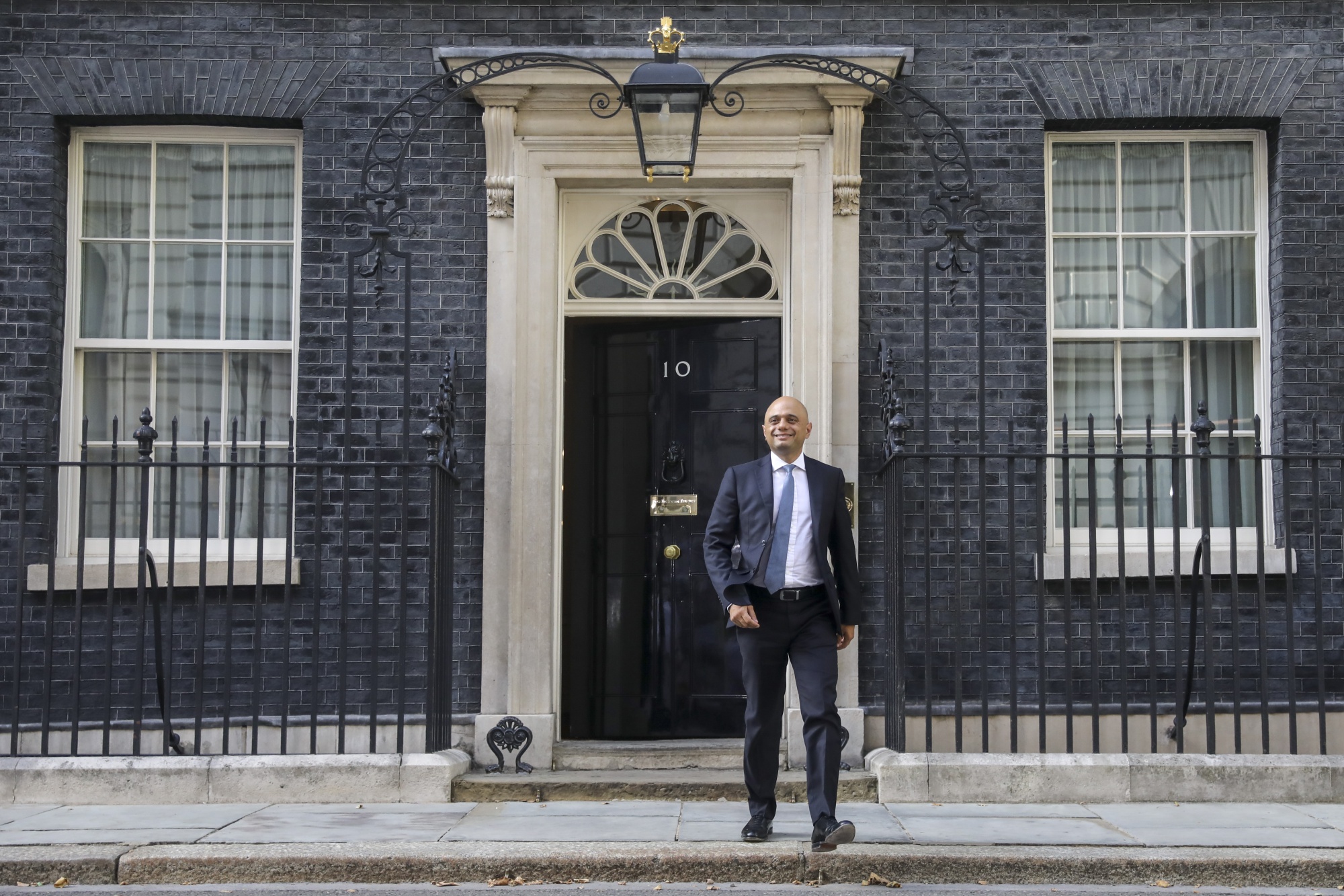 ジョンソン新英首相 ジャビド氏を財務相に指名 新外相はラーブ氏 Bloomberg