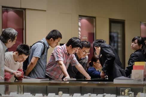 Gold Tumble Stokes Demand From Indian Bazaars to Chinese Malls