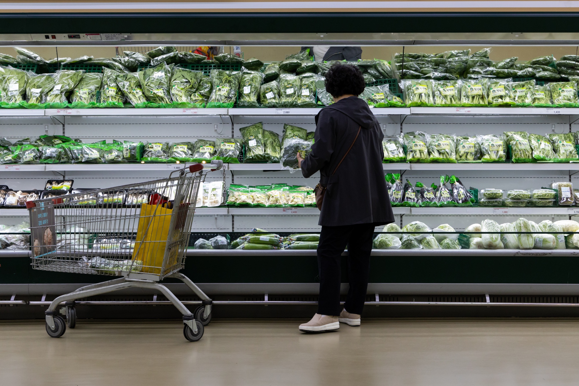 South Korea Sets 5% Minimum Wage Raise Amid Inflation Concerns - Bloomberg