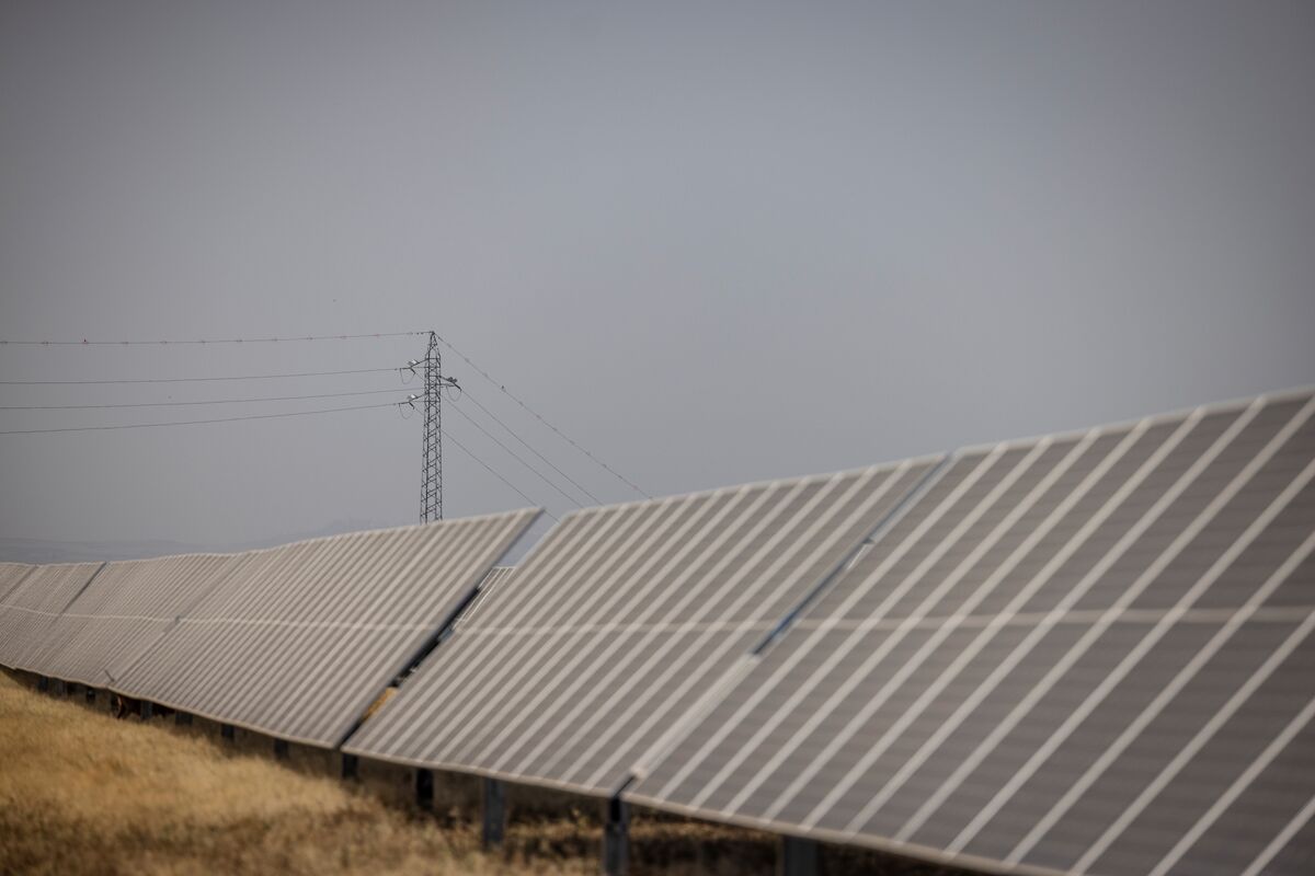 Spain to Phase Out Electricity Generation Tax, Government Says