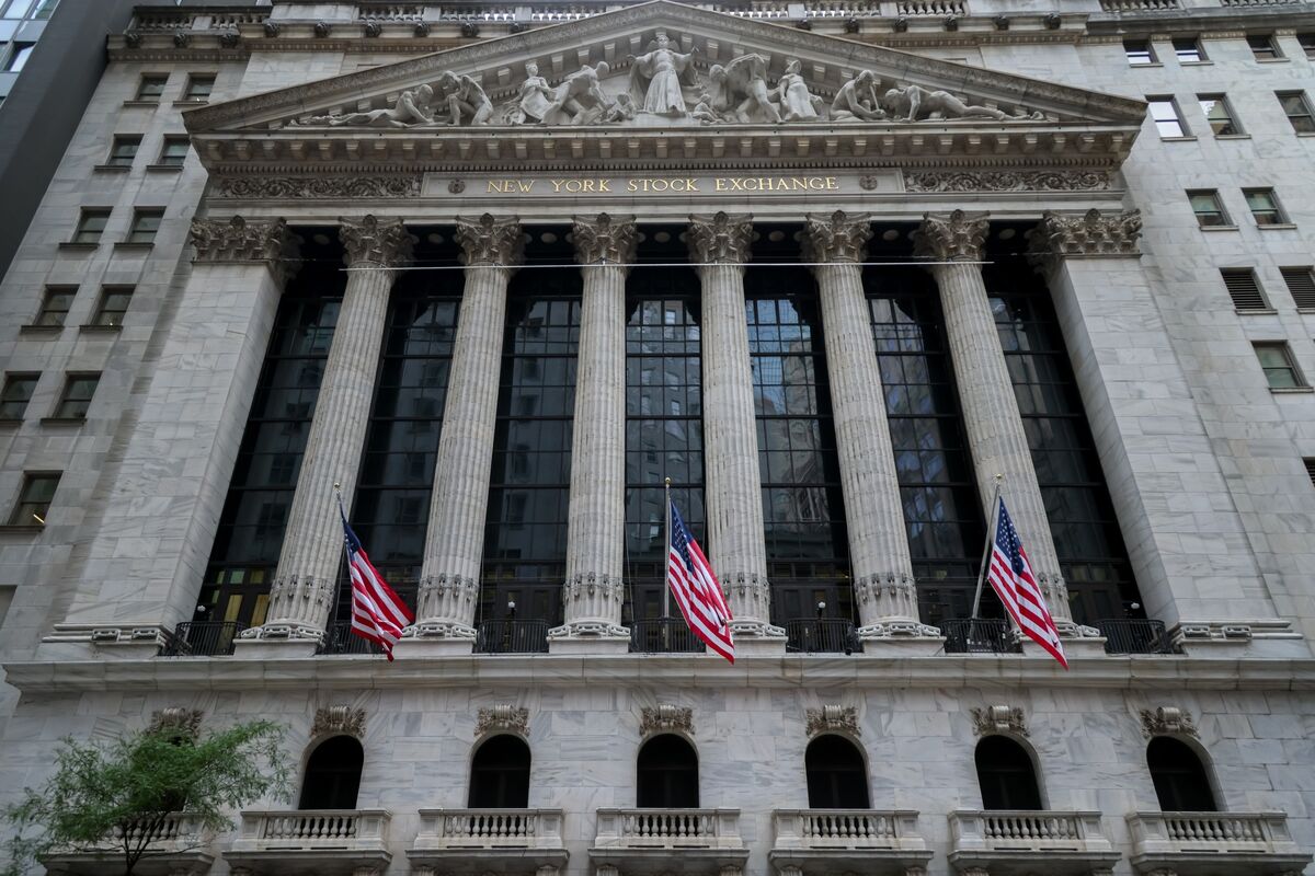ブルームバーグのニュース記事「【米国市況】株が反落、FRB議長は追加利下げ言明せず－ドルは147円台」の画像