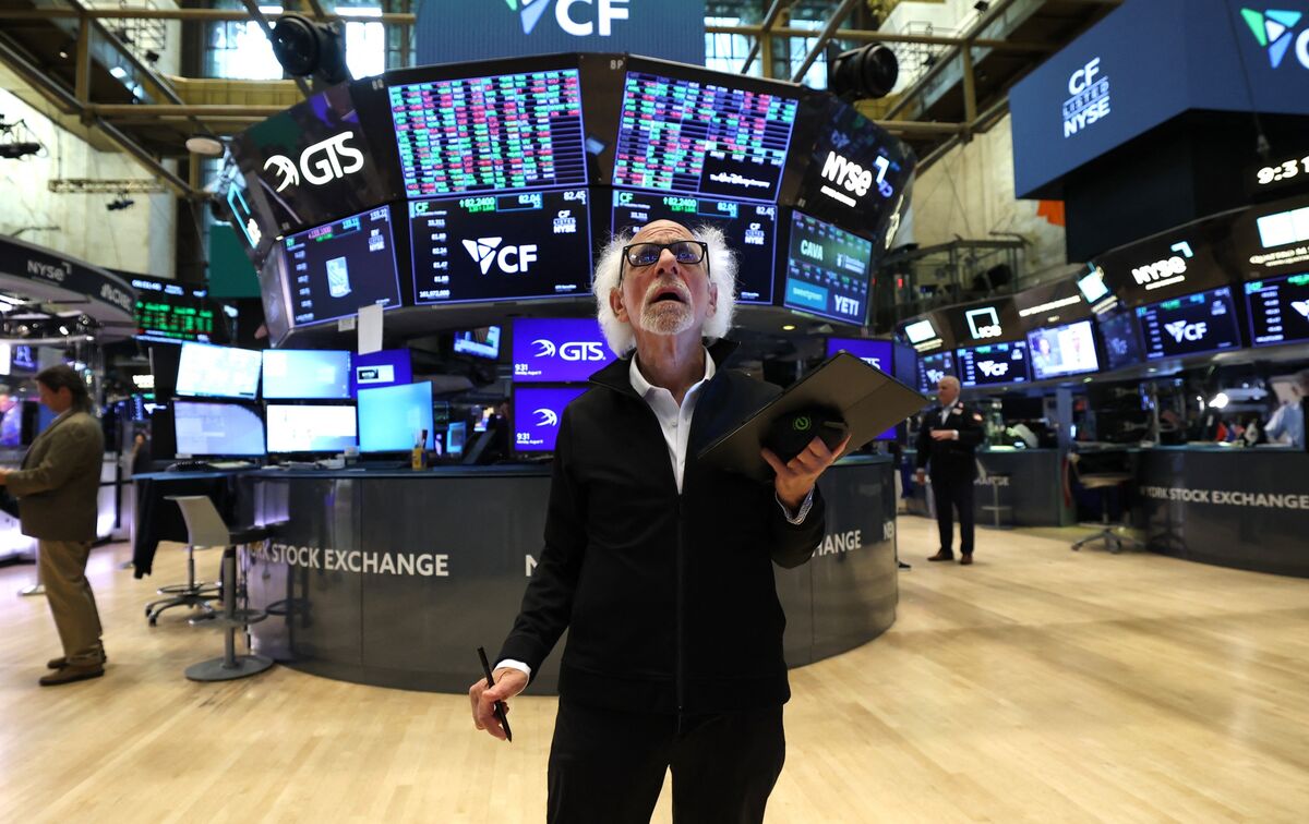 The ‘Smart Money’ Is Flashing a Warning for Stocks