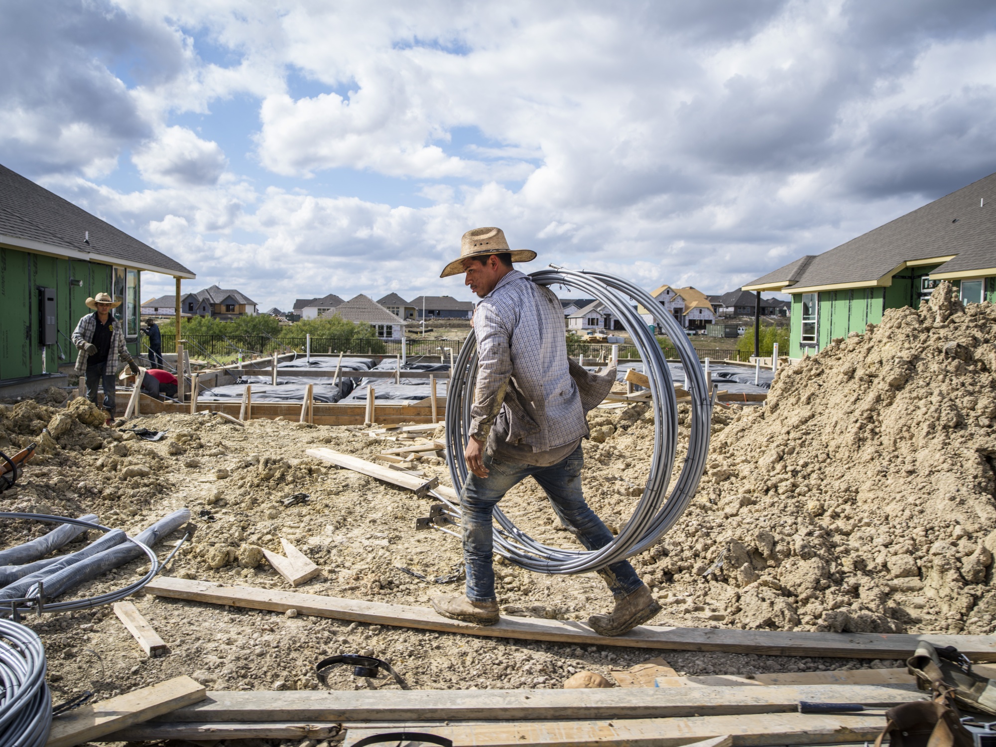 A construction worker&nbsp;in Buda, Texas, on Nov. 10, 2021.&nbsp;