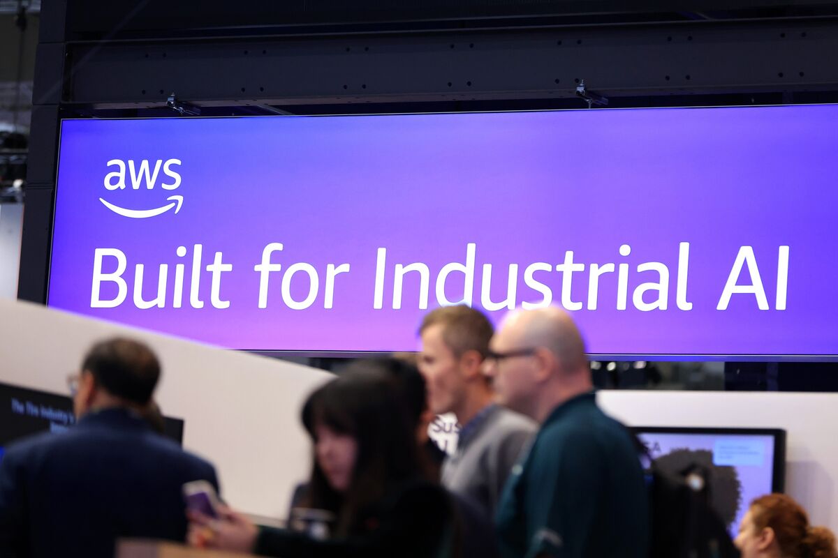 bloomberg.com - Rebecca Torrence - Big Tech Sends Workers Into the Field to Help Customers Use AI