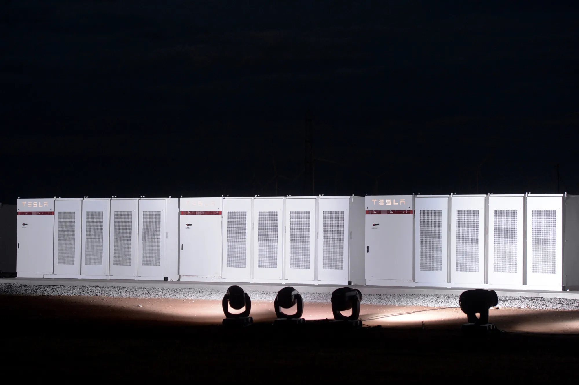 Tesla Powerpacks used to form the world’s largest lithium-ion battery at the Hornsdale wind farm.