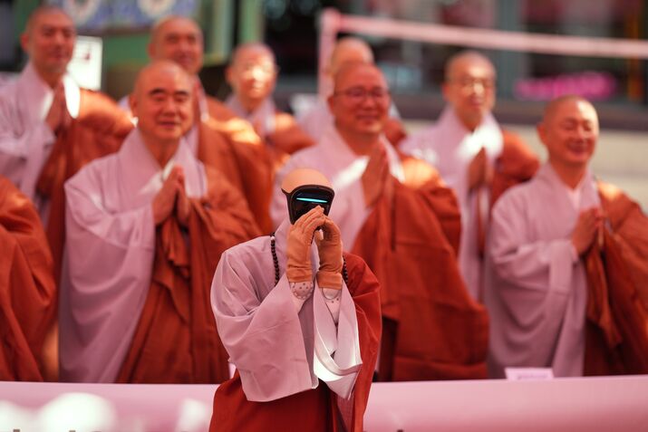 APTOPIX South Korea Buddhism Robot