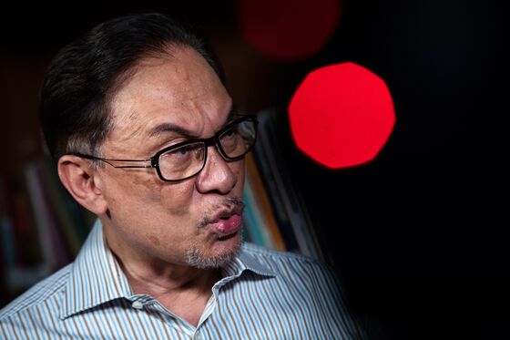 Anwar Reassures Malays Who Fear Losing Racial Advantage