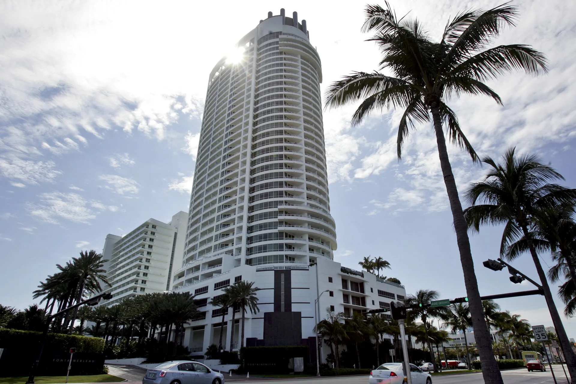 The&nbsp;Fontainebleau Miami Beach seeks to raise around $1.2 billion in debt financing.