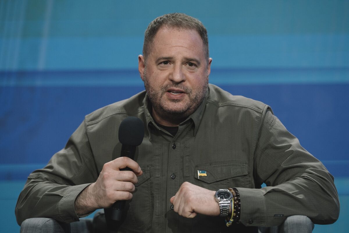 
                            Zelenskiy Left Exposed by Loss of Top Aide as US Pressure Mounts