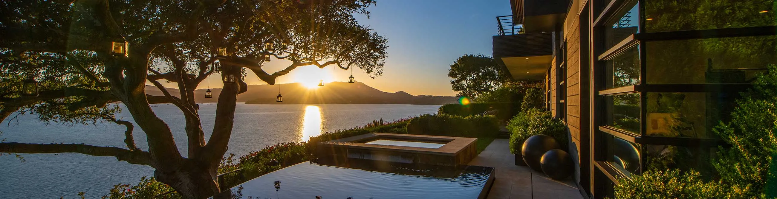 The 7,500-square-foot house has 280-degree views.