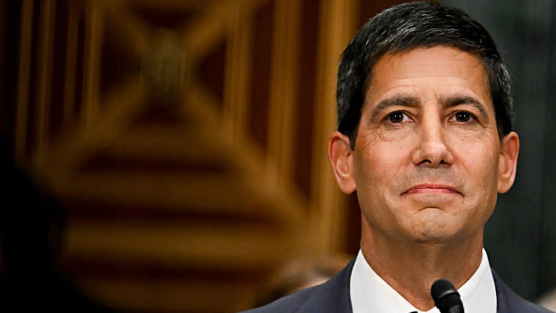 Warsh Needs to Tune Out Trump Pressure, Dudley Says