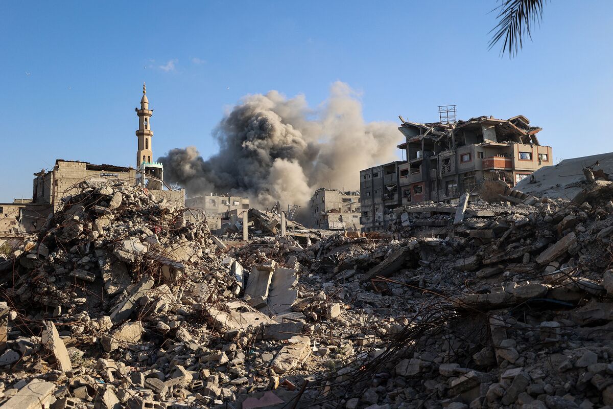 Israel Attacks Hamas Posts, Suspends Aid as Ceasefire Frays