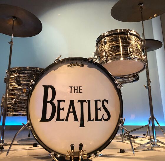 Clapton, McCartney Lend Beloved Guitars to the Met’s Rock Instrument Exhibit