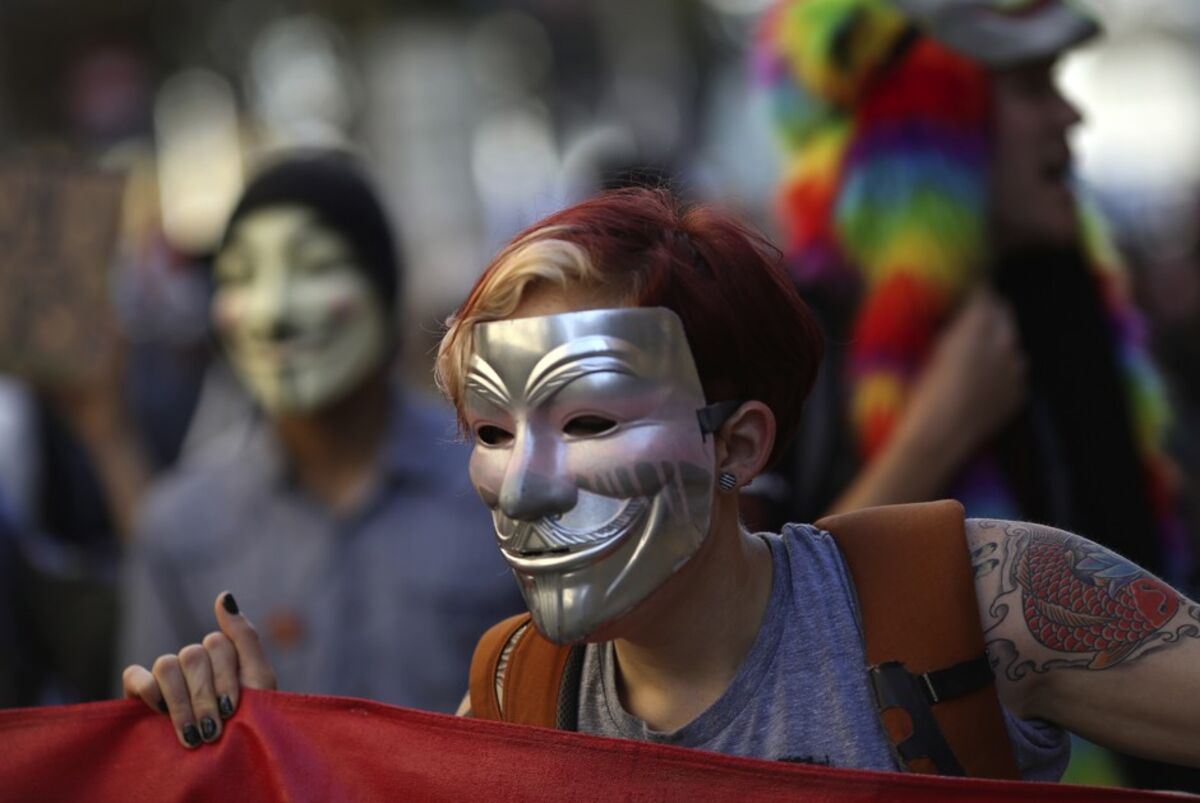 What Guy Fawkes Day Looked Like in Cities Around the World - Bloomberg