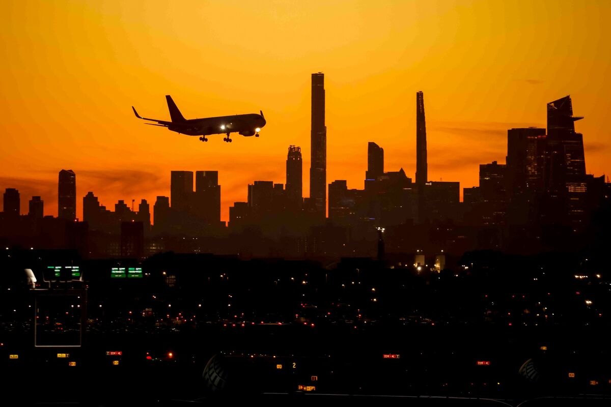 Oil at $100 Ruins Hopes for Christmas Flights to Get Cheaper