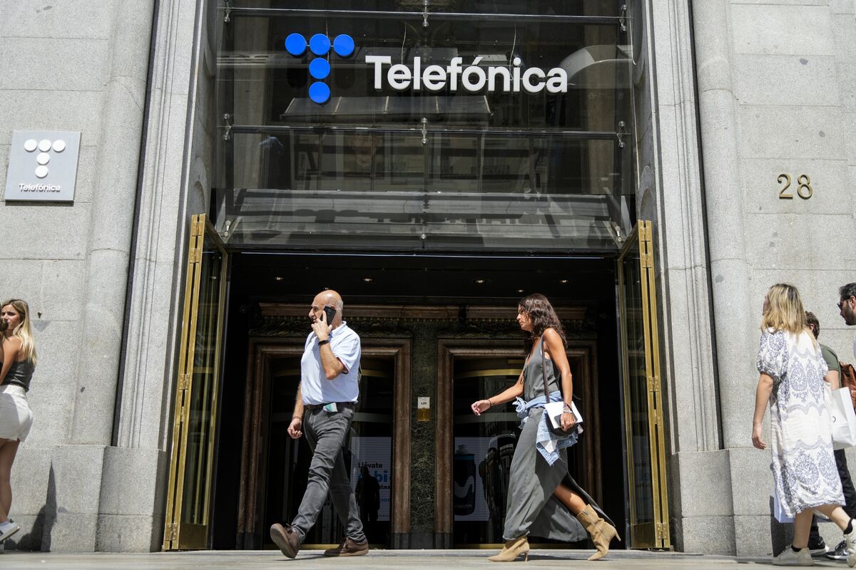 Telefonica to Halve 2026 Dividend in Shift to Focus on Growth