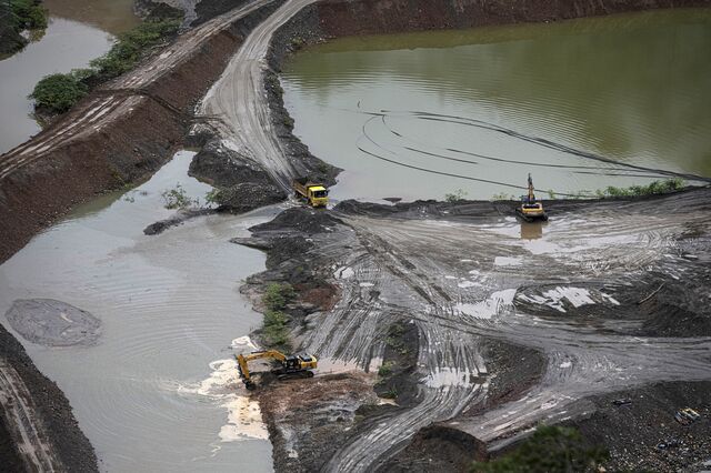 An overhead view showing trucks operating at a gold mine in Cangalli. 