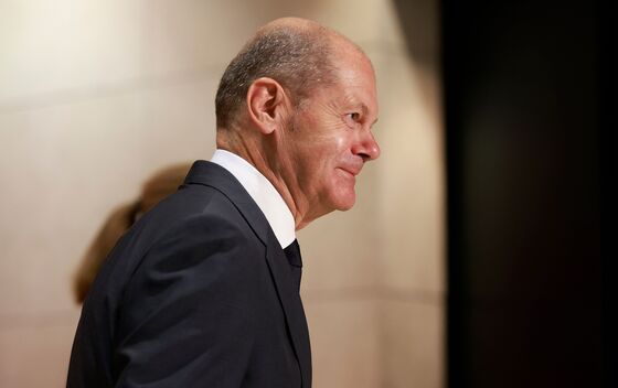 Scholz Faces Multiple Hurdles to Forge Working German Government