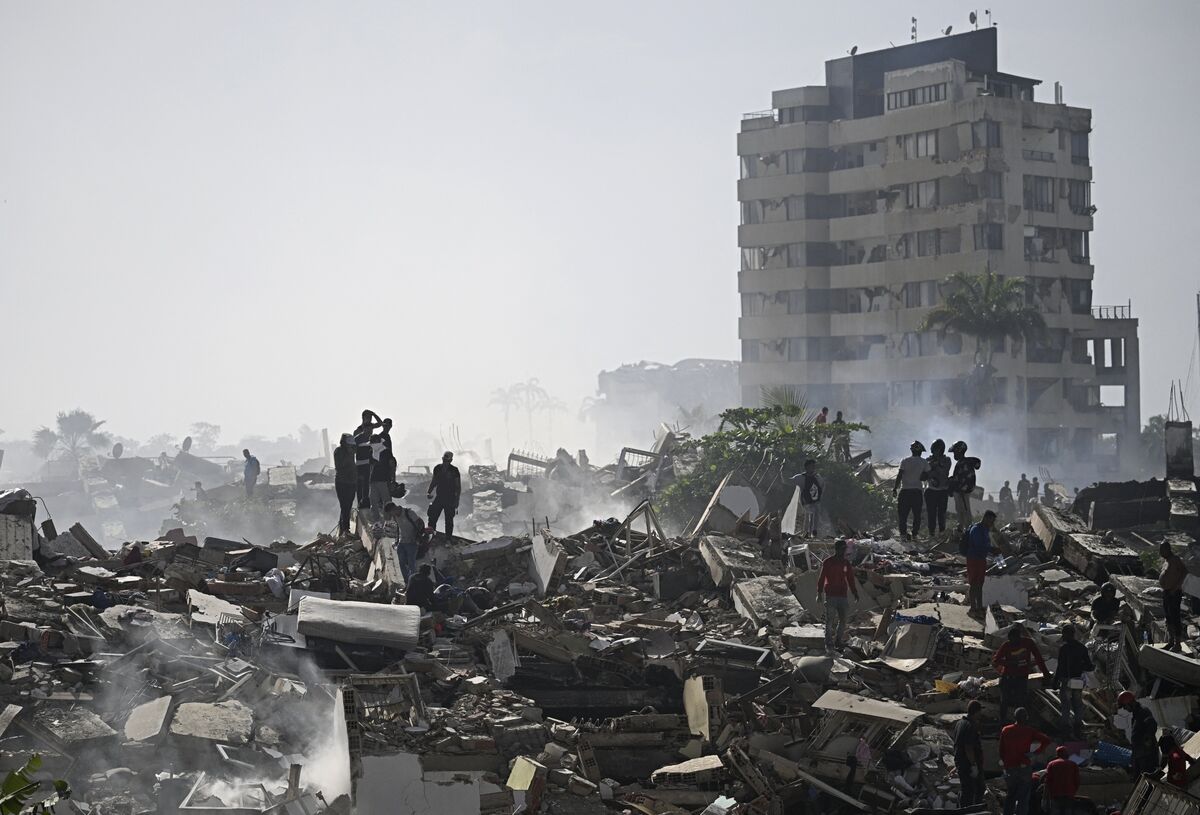 Venezuela Searches for Survivors as Quakes Death Toll Hits 235