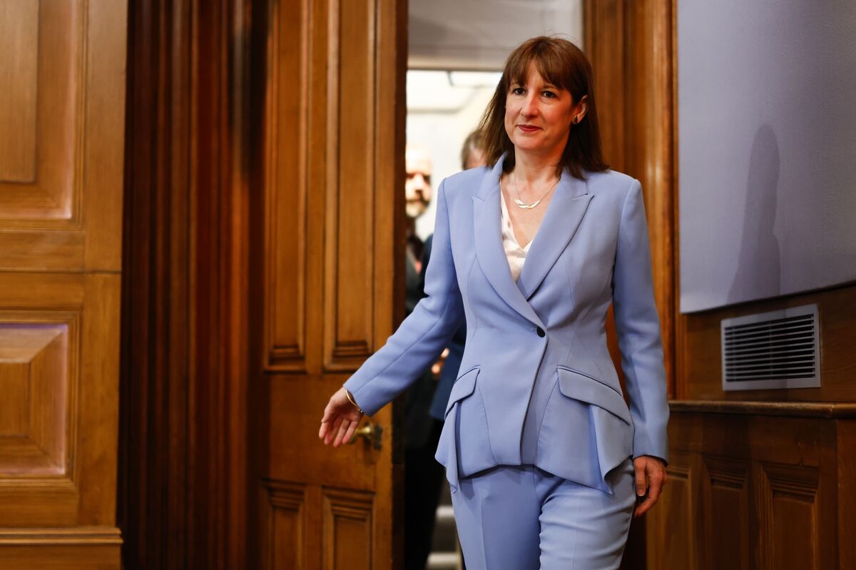 🟪"Rachel Reeves: Possibile Obbligo per i Fondi Pensione di Investire in Asset Britannici"