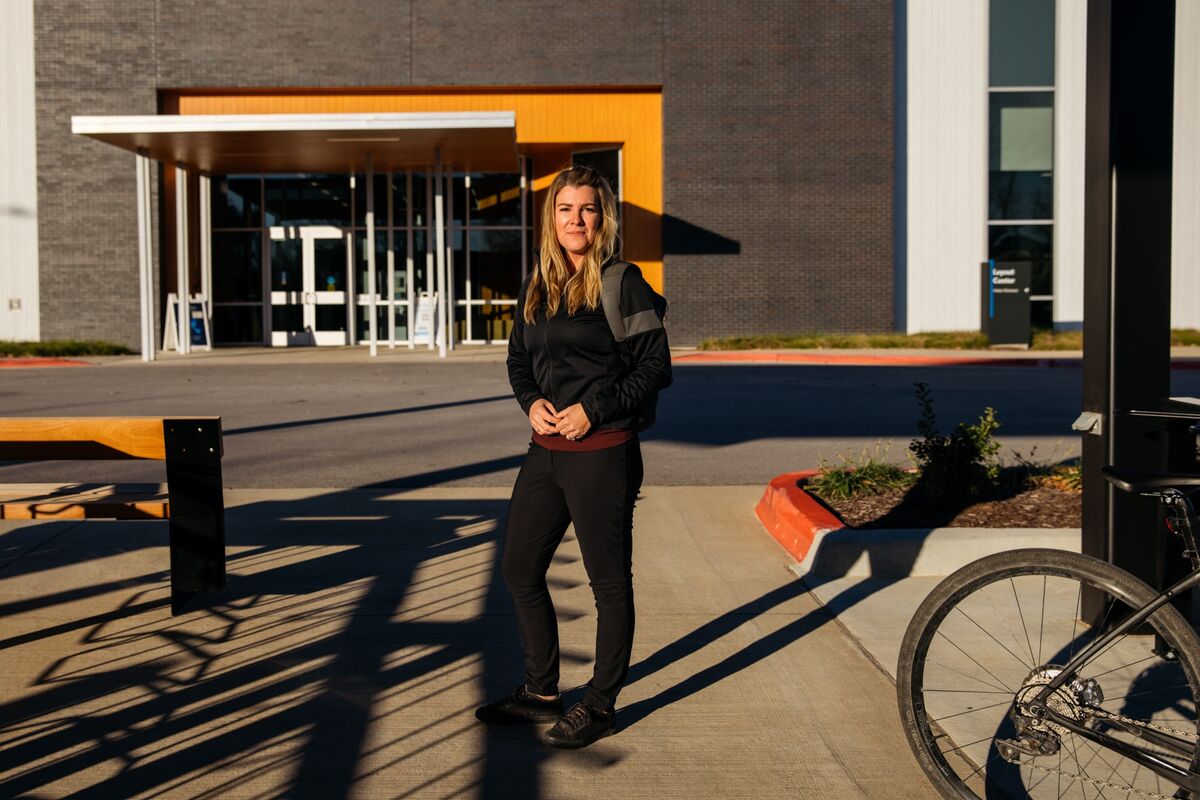 Walmart Employees Encouraged to Commute Without a Car - Bloomberg