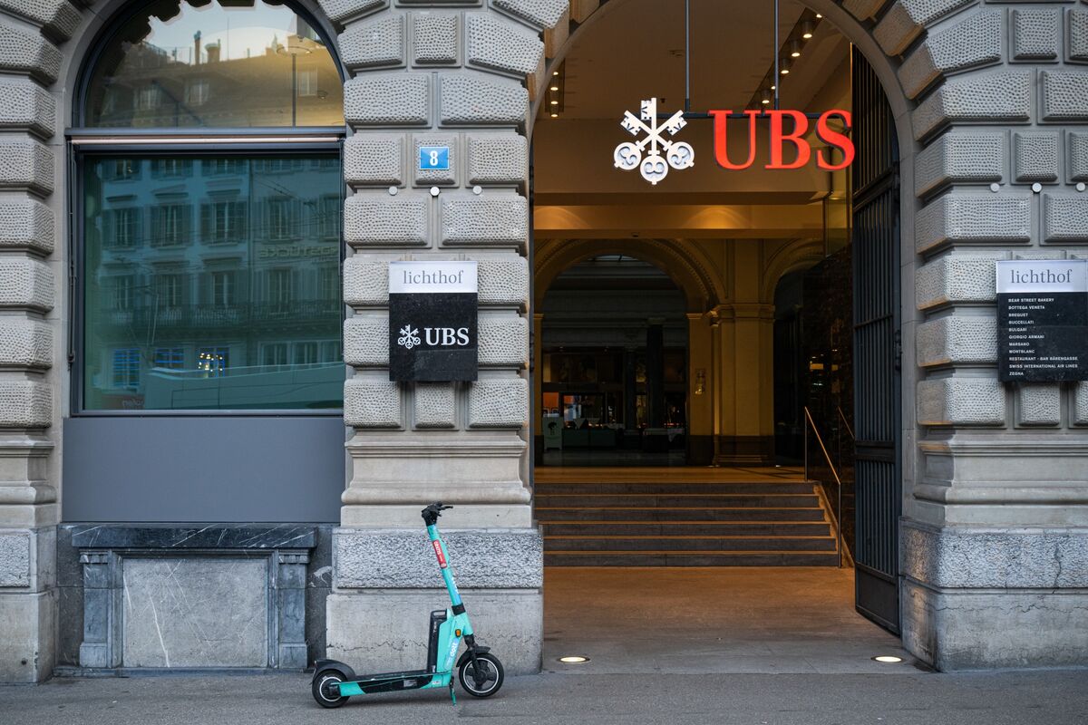 bloomberg.com - Aaron Weinman - UBS-Led Group Funds Echo Global Debt as Investor Talks Pause