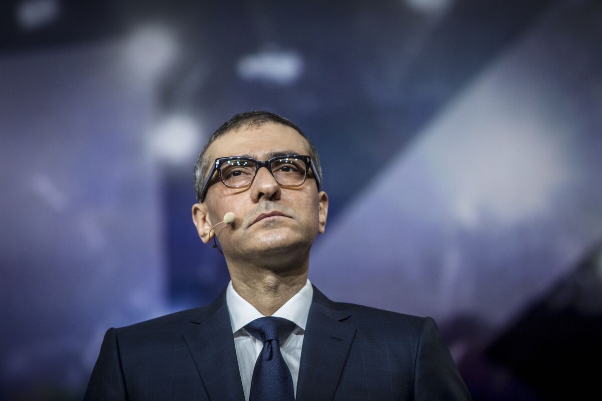 Nokia CEO Refutes Claims It's Losing Market Share to Arch Rival - Bloomberg