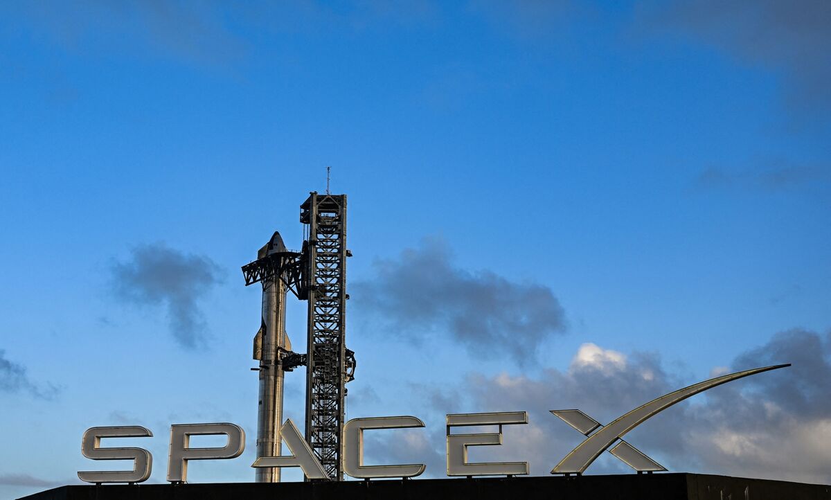 Sources: SpaceX weighs filing confidentially for an IPO as soon as March, targeting a June listing that could raise up to $50B at a $1.75T valuation