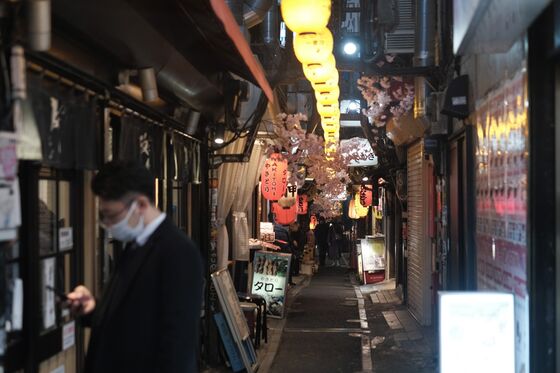 Japan Expands Virus Restrictions to Tokyo, Kyoto Amid Surge