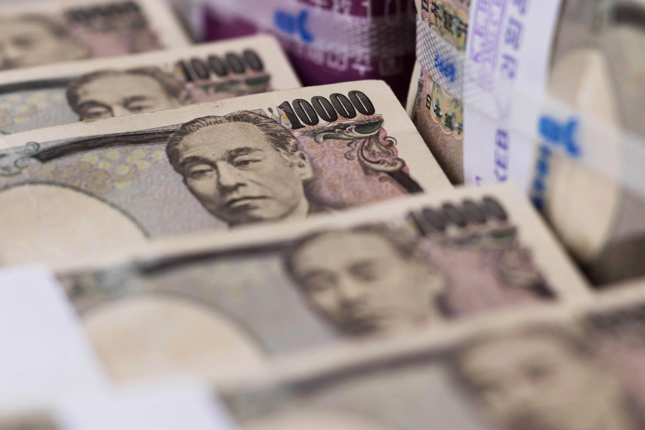 Yen May Rebound to 100 on Trump Risks, Macro Currency Says - Bloomberg