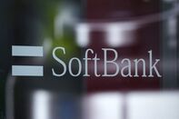 SoftBank Stores Ahead of Group's Earnings Announcement
