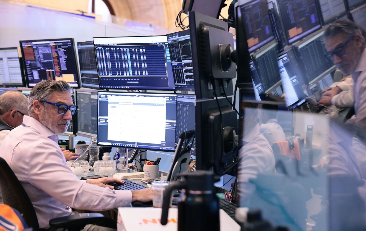 Investors Abandon Hedges in Order to Chase Soaring Stocks