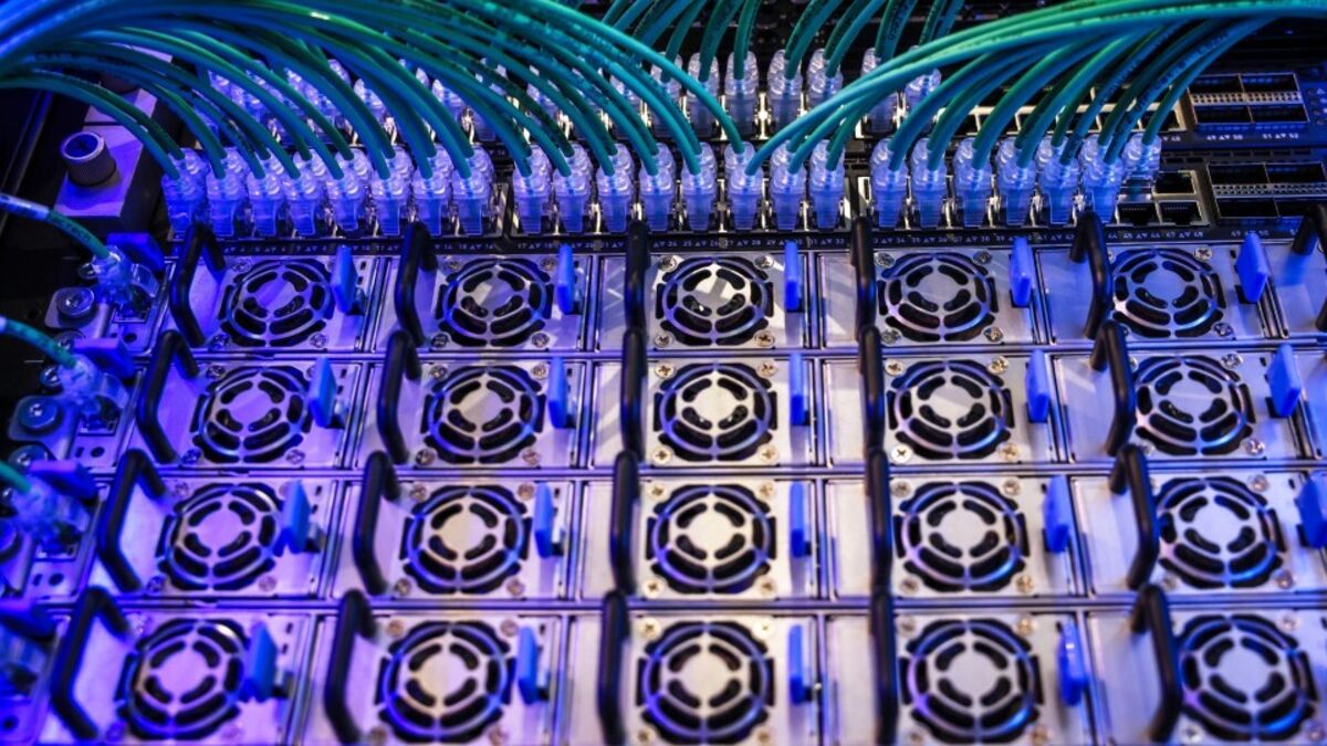 Tech: US tech companies are increasing job-cut announcements amid the growing adoption of AI technologies.